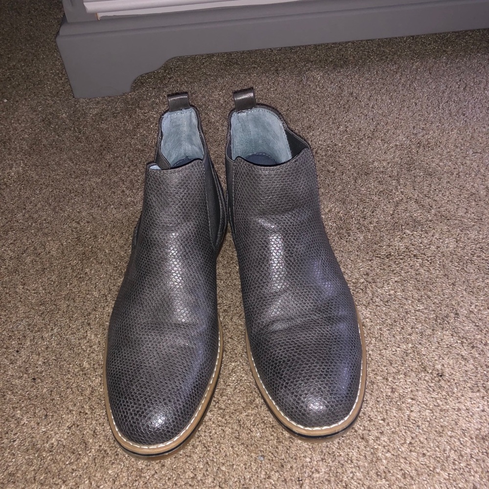 Alpine Swiss men’s shoes size 10